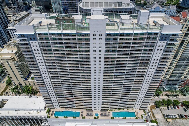 Foto del edificio - 1200 Brickell Bay Dr