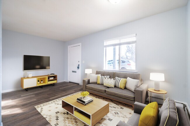 Foto del edificio - 16300 E Colfax Ave