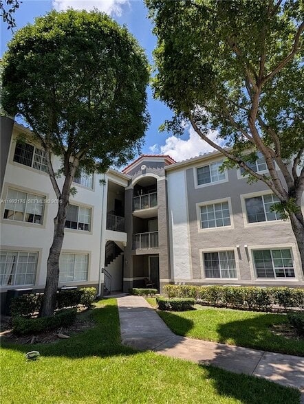 Photo - 6831 SW 44th St Unit 203