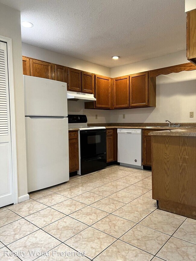 Building Photo - 2 br, 2 bath House - 493 Tamarack St.