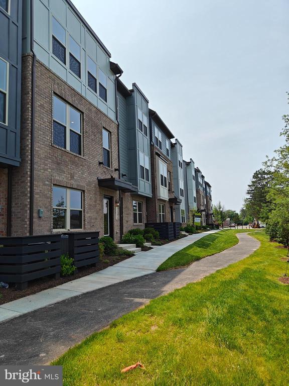 Building Photo - 2130 Acadia Rd