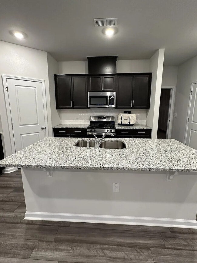 Building Photo - Room in Townhome on Kasota Ln