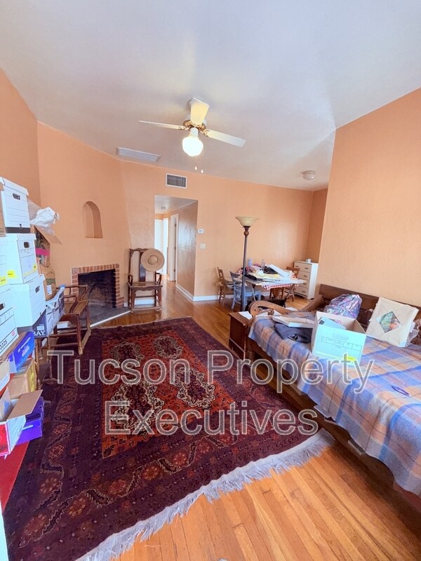 Foto del edificio - 1220 N Olsen Ave