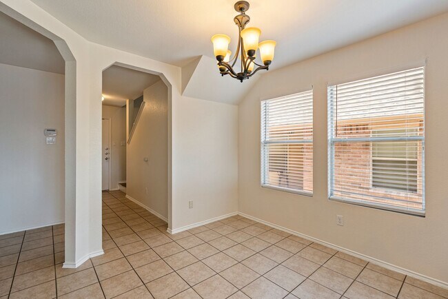 Foto del edificio - Beautiful 4 bedroom, 3 bathroom home in Pf...
