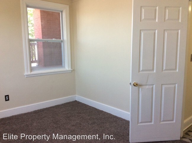 Building Photo - 2 br, 1 bath House - 700 W King St. Apt. 3