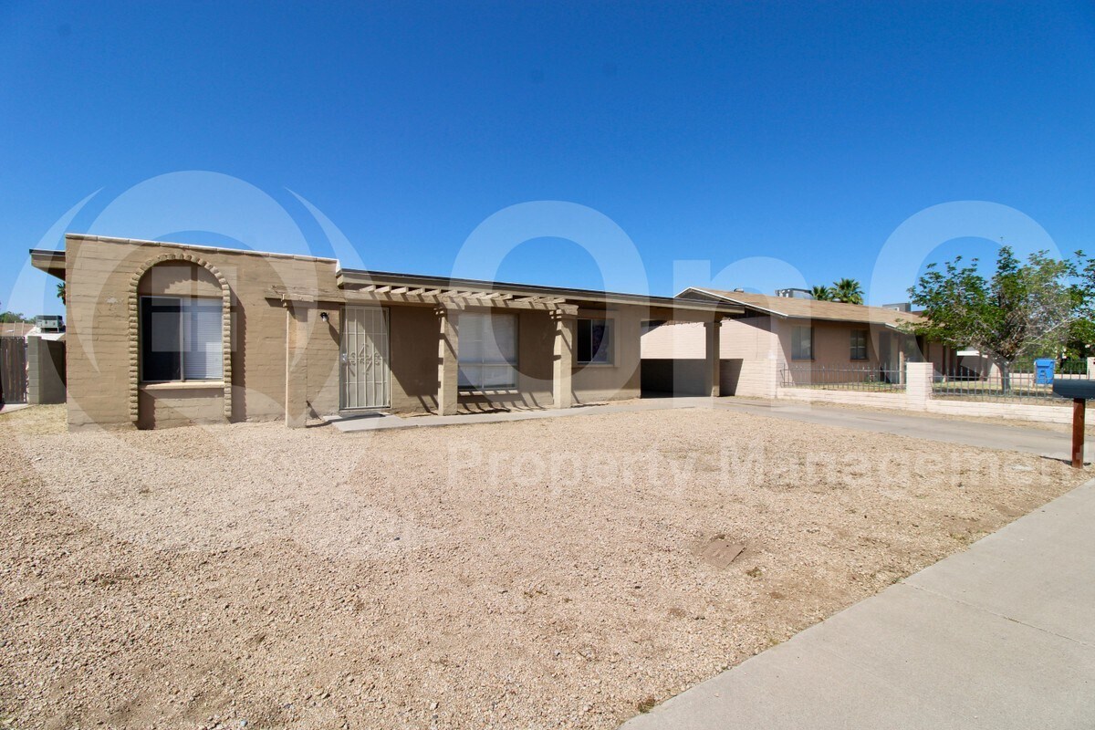 Foto principal - 4050 E St Anne Ave