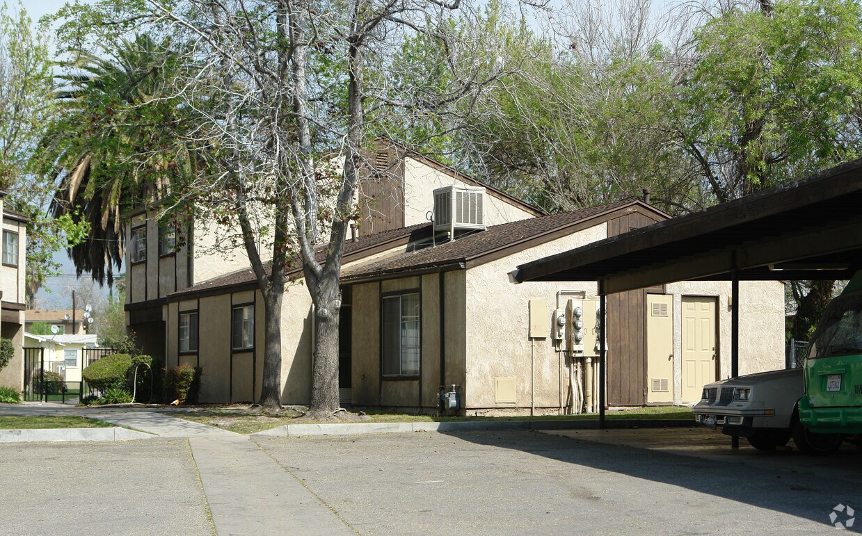 Building Photo - 755 W 8th St