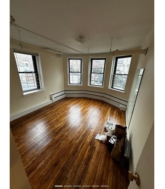 Foto del edificio - 160 Strathmore Rd