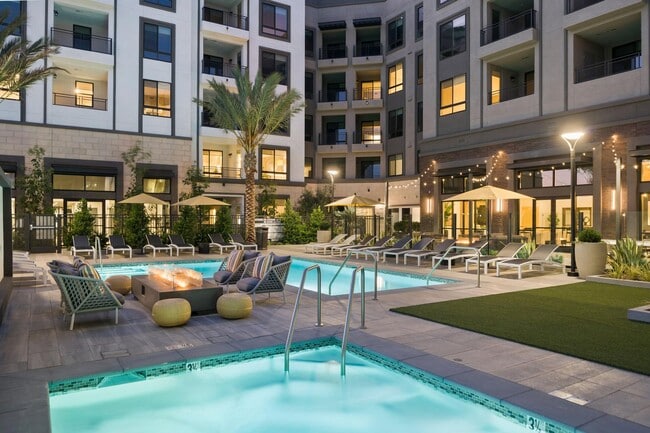 Building Photo - Link OC