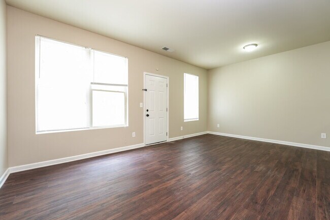 Foto del edificio - 3261 Pennington Dr