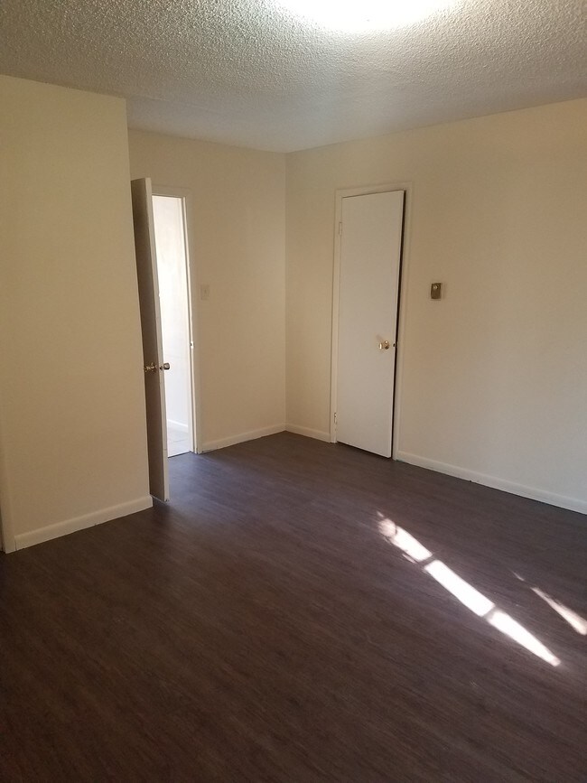 Building Photo - 2322 S I St