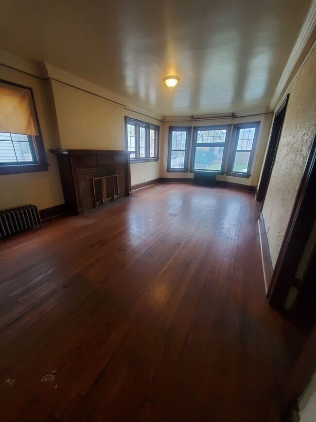 Foto del edificio - 2922-2924 W Juneau Ave. - 3 Unit