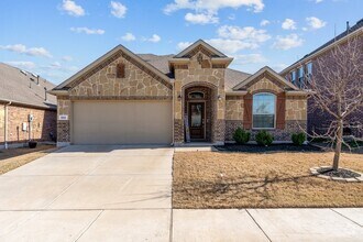 Building Photo - 1352 Lake Grove Dr