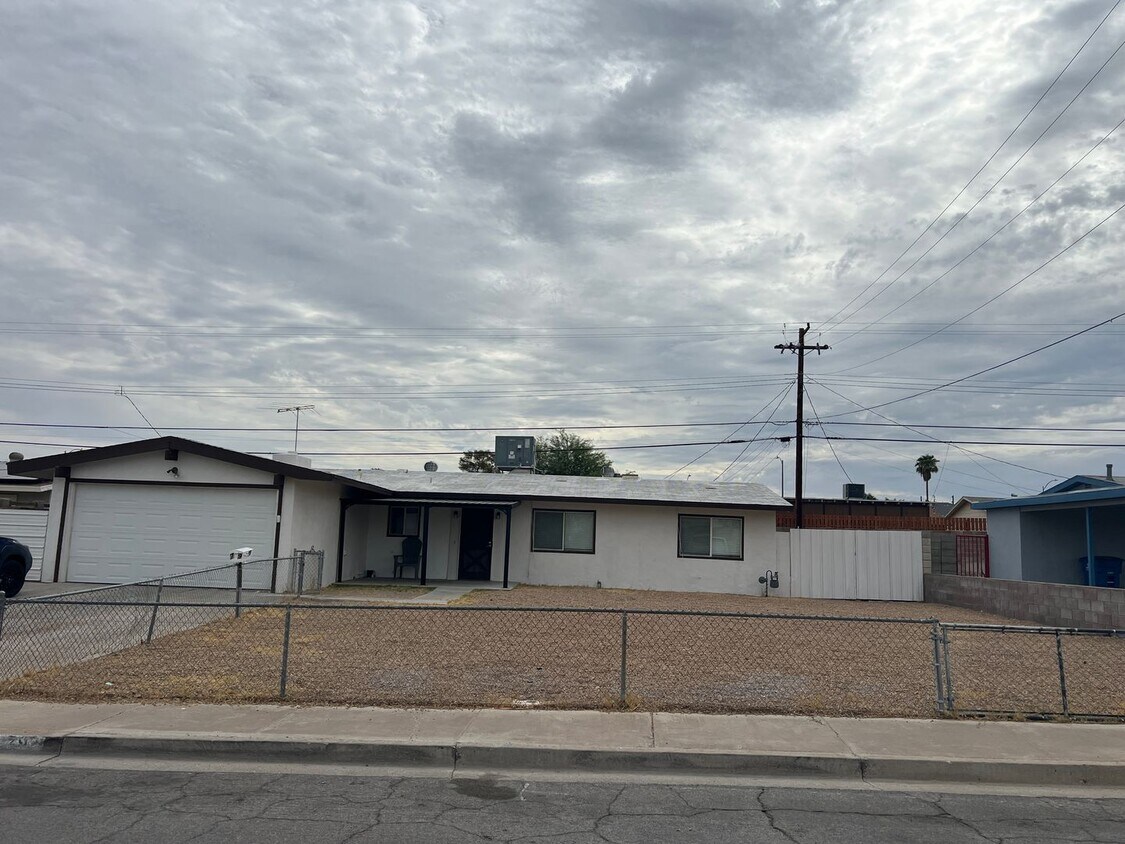 Primary Photo - Cute 3 Bedroom Home