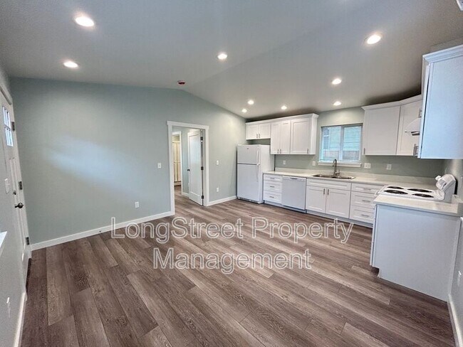 Foto del edificio - 1052 SW Western Blvd