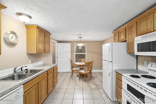 dining room - 6026 E Fieldstone Hills Dr