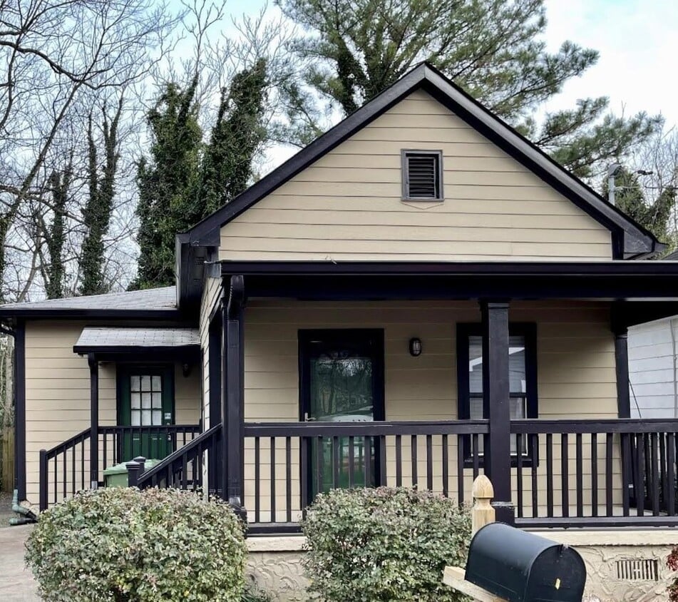 Photo - 970 Hubbard St SW