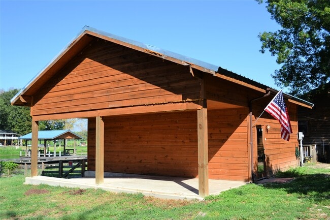 Building Photo - 1472 Lakeside Dr