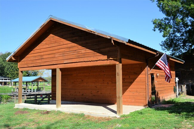 Foto del edificio - 1472 Lakeside Dr