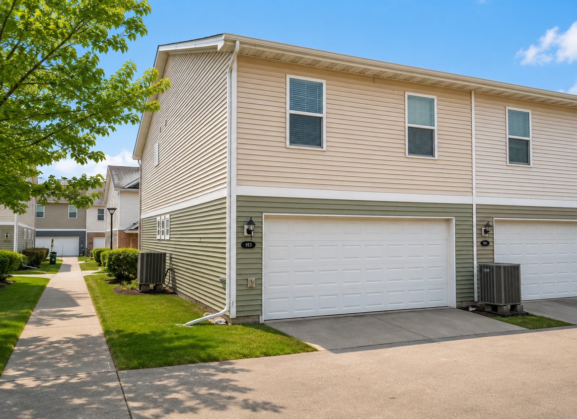 Building Photo - 9075 Coneflower Dr