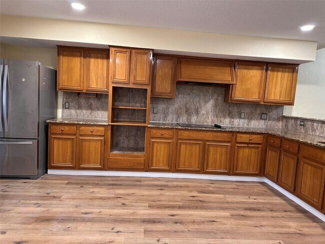 Foto del edificio - 3230 Meadway Dr