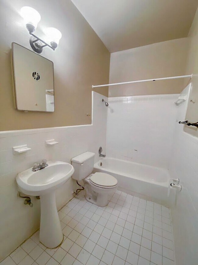 Foto del edificio - Updated 1Bd 1Ba apartment Historic home cl...