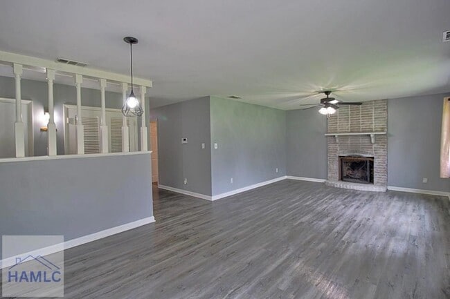 Building Photo - 511 Red Oak Rd