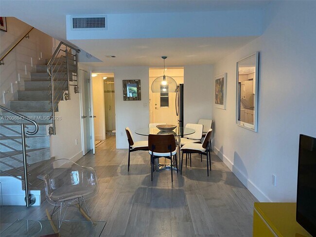 Building Photo - 881 Ocean Dr