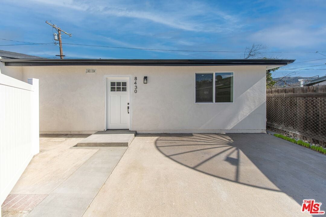 Foto principal - 8430 Glenoaks Blvd
