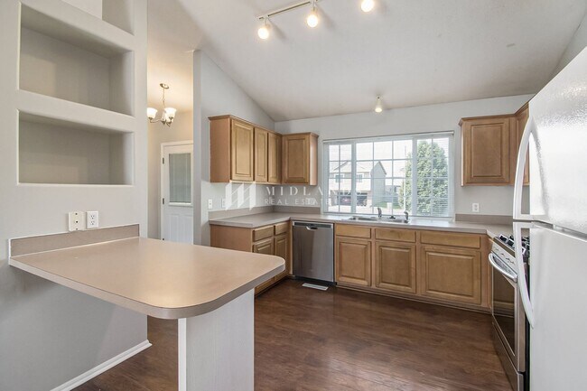 Building Photo - Multi-Level Elkhorn Home