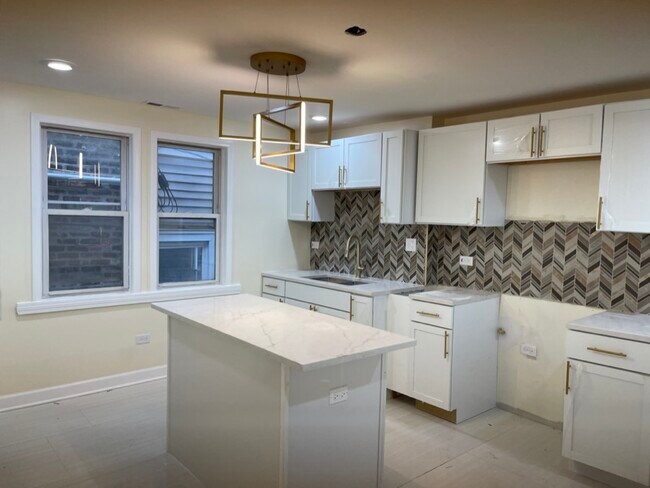 Building Photo - 2227 W Cullerton St