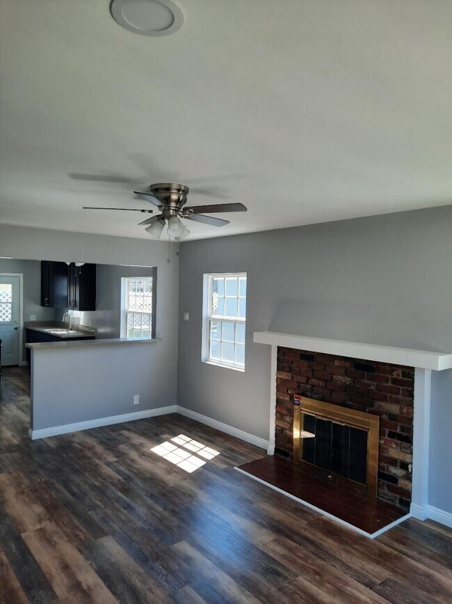 Building Photo - 5659 Willowcrest Ave