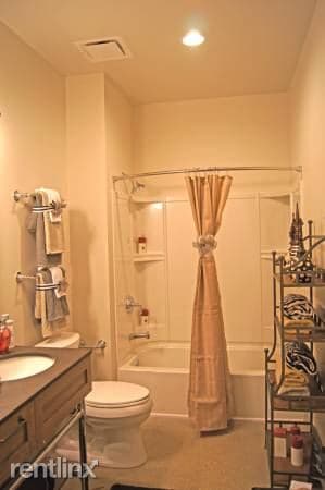 Primary Photo - 955 Washington St