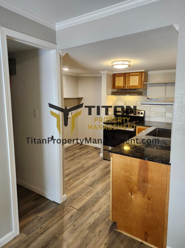 Building Photo - Super Cute One Bedroom Tiny House!