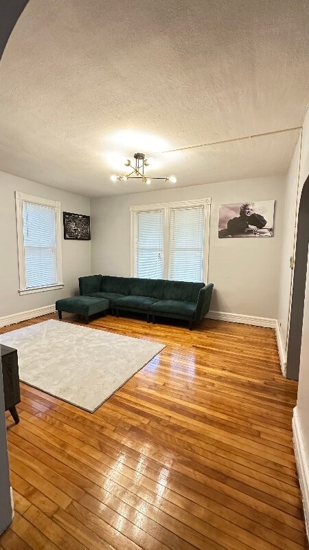 Building Photo - 710 Mulberry St