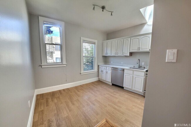 Building Photo - 381 21st Ave