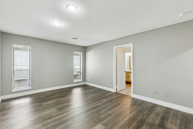 Building Photo - 1510 Glenbrook Dr
