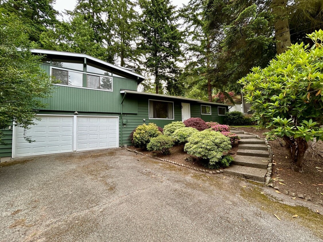 Primary Photo - Stunning 3 bedroom in Edmonds! Available now!