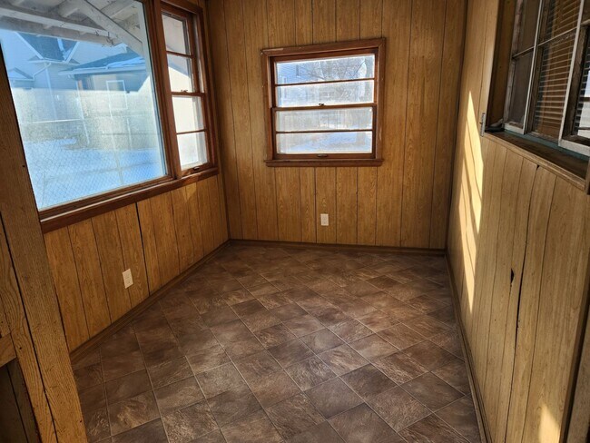 Building Photo - 4 bedroom house