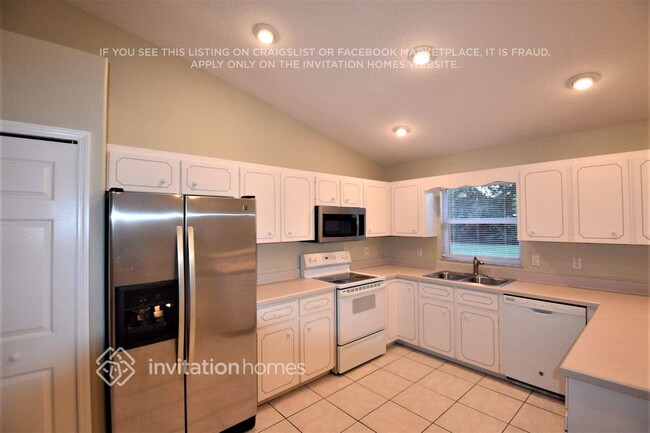 Foto del edificio - 3104 Pine Tree Dr