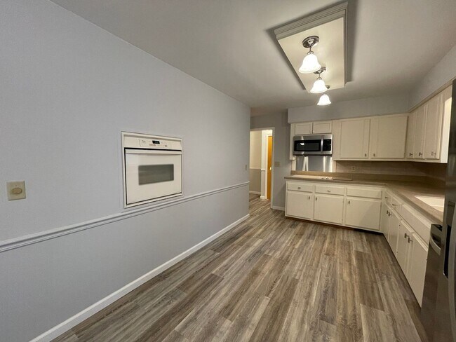 Foto del edificio - Three Bedroom Home in Richland