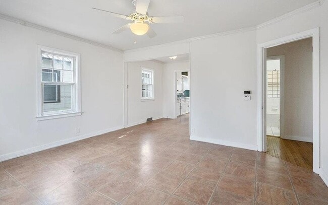 Building Photo - 3 Bedroom House with Large 2 Stall Garage ...