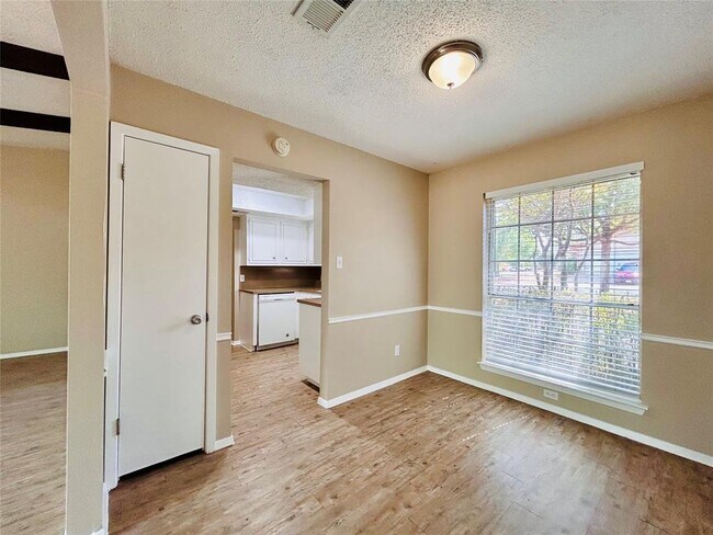 Foto del edificio - 1508 Thornridge Rd