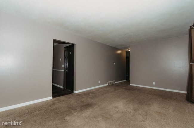 Building Photo - 4616 Taylor St NE