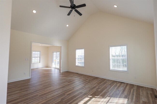 Foto del edificio - 7251 Hilliard Cir