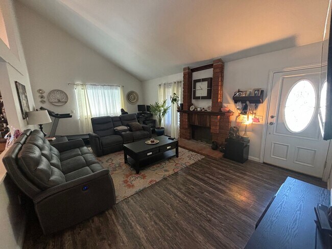 Building Photo - COMING SOON! 3-Bedroom Single-Story Home w...