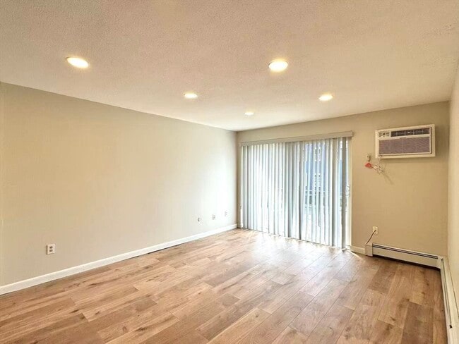 Building Photo - 37 South St