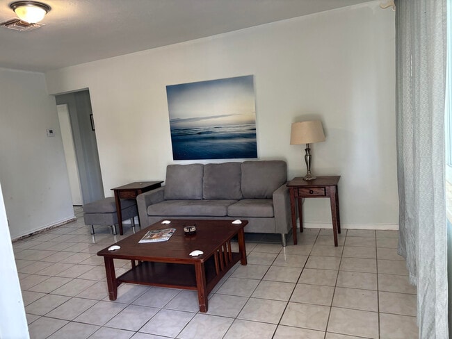Foto del edificio - 4180 NW 11th Ave