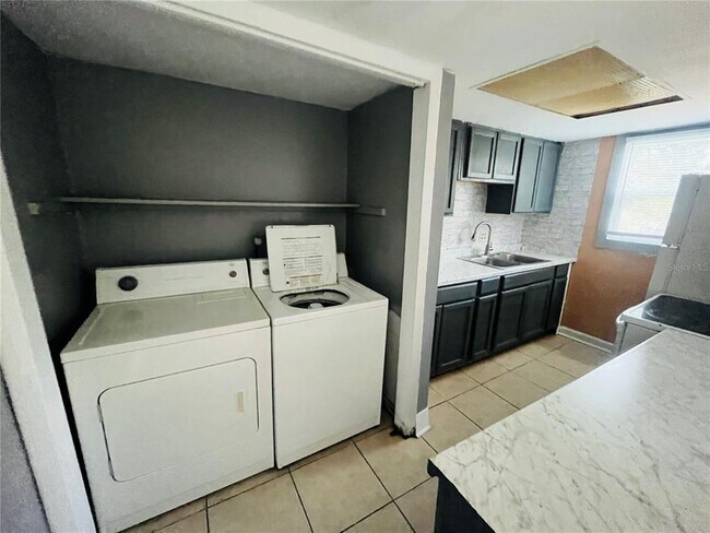 Foto del edificio - 2769 L B McLeod Rd
