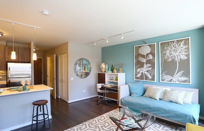 Photo - 360 W Illinois St Apartment